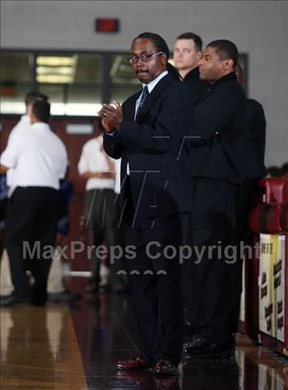 Thumbnail 2 in Strake Jesuit vs. Chavez (Texas 5A Region 3 Semifinal) photogallery.