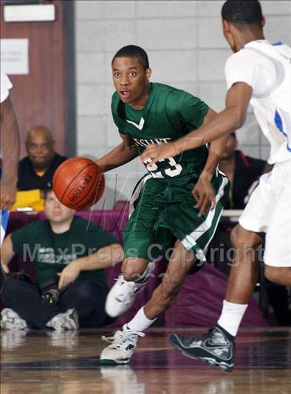 Thumbnail 1 in Strake Jesuit vs. Chavez (Texas 5A Region 3 Semifinal) photogallery.