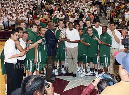 Thumbnail 2 in Strake Jesuit vs. Chavez (Texas 5A Region 3 Semifinal) photogallery.