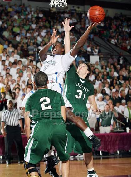 Thumbnail 1 in Strake Jesuit vs. Chavez (Texas 5A Region 3 Semifinal) photogallery.