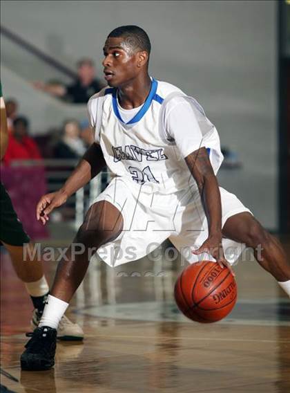 Thumbnail 3 in Strake Jesuit vs. Chavez (Texas 5A Region 3 Semifinal) photogallery.