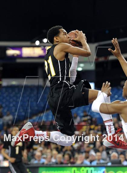 Thumbnail 3 in Bishop Montgomery vs. Moreau Catholic (CIF State D4 Final) photogallery.