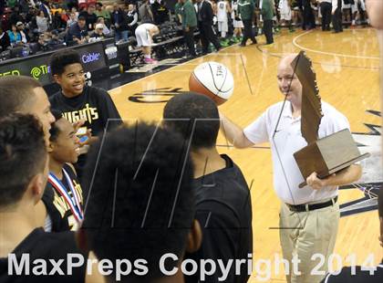 Thumbnail 2 in Bishop Montgomery vs. Moreau Catholic (CIF State D4 Final) photogallery.