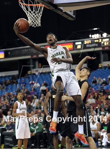 Thumbnail 2 in Bishop Montgomery vs. Moreau Catholic (CIF State D4 Final) photogallery.