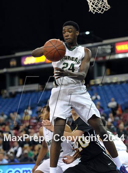 Thumbnail 1 in Bishop Montgomery vs. Moreau Catholic (CIF State D4 Final) photogallery.