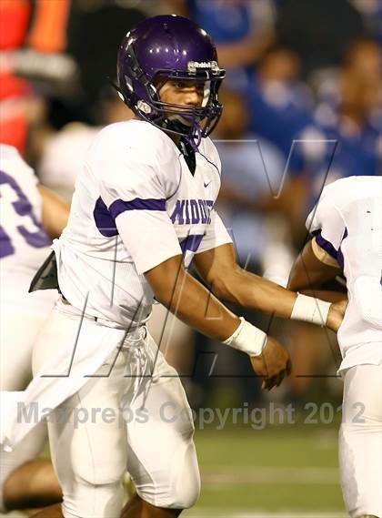 Thumbnail 2 in St. Xavier vs. Middletown (Crosstown Showdown) photogallery.