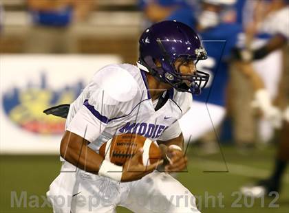 Thumbnail 2 in St. Xavier vs. Middletown (Crosstown Showdown) photogallery.