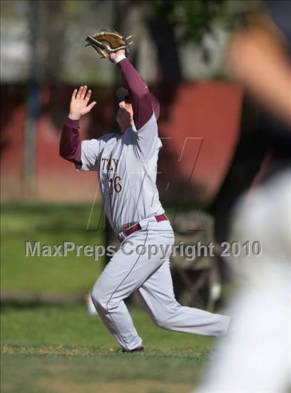 Thumbnail 2 in Rio Linda vs. Whitney (Cordova Easter Tournament) photogallery.