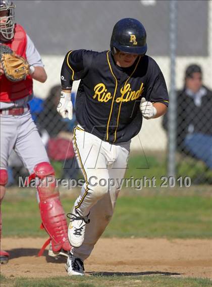 Thumbnail 2 in Rio Linda vs. Whitney (Cordova Easter Tournament) photogallery.