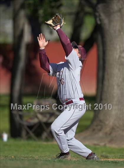 Thumbnail 1 in Rio Linda vs. Whitney (Cordova Easter Tournament) photogallery.