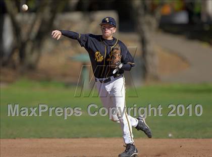 Thumbnail 1 in Rio Linda vs. Whitney (Cordova Easter Tournament) photogallery.