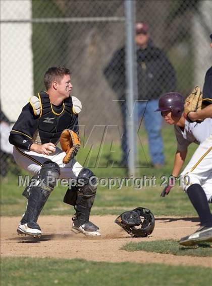Thumbnail 1 in Rio Linda vs. Whitney (Cordova Easter Tournament) photogallery.