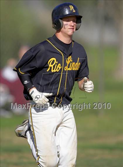 Thumbnail 3 in Rio Linda vs. Whitney (Cordova Easter Tournament) photogallery.