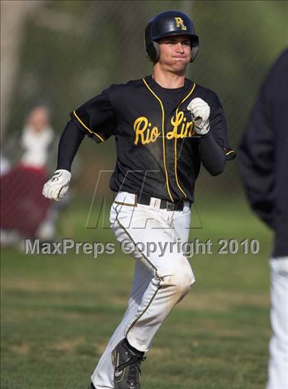 Thumbnail 2 in Rio Linda vs. Whitney (Cordova Easter Tournament) photogallery.