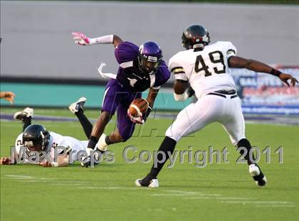 Thumbnail 3 in Jonesboro vs. Fayetteville photogallery.