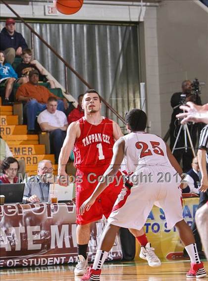 Thumbnail 2 in Jamesville-DeWitt vs. Tappan Zee (NYSPHSAA Class A Semifinal) photogallery.