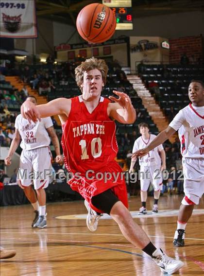 Thumbnail 3 in Jamesville-DeWitt vs. Tappan Zee (NYSPHSAA Class A Semifinal) photogallery.