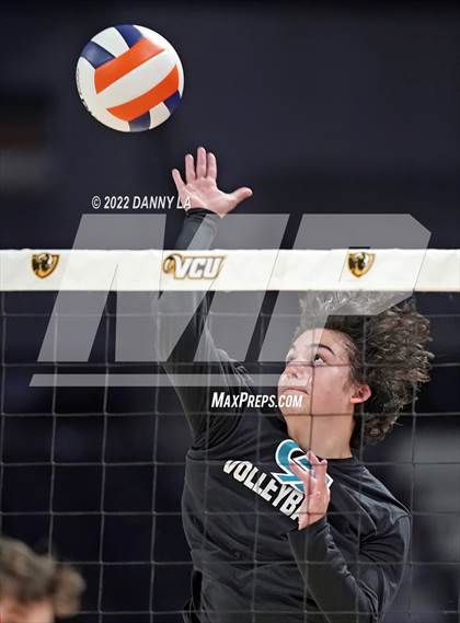 Thumbnail 3 in Glen Allen vs. James River Midlothian (VHSL Class 5 State Final) photogallery.