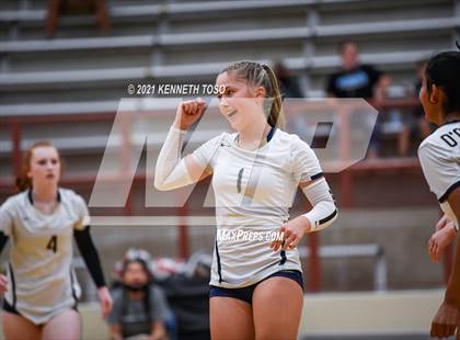 Thumbnail 2 in Harlan vs O'Connor photogallery.