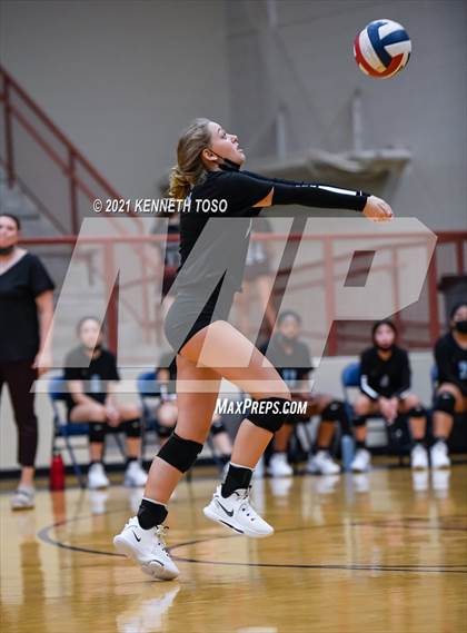 Thumbnail 2 in Harlan vs O'Connor photogallery.