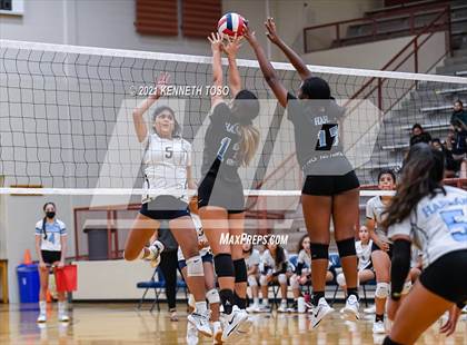 Thumbnail 1 in Harlan vs O'Connor photogallery.