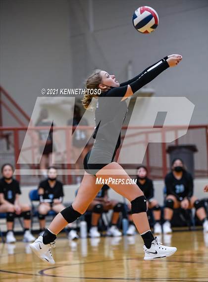 Thumbnail 3 in Harlan vs O'Connor photogallery.