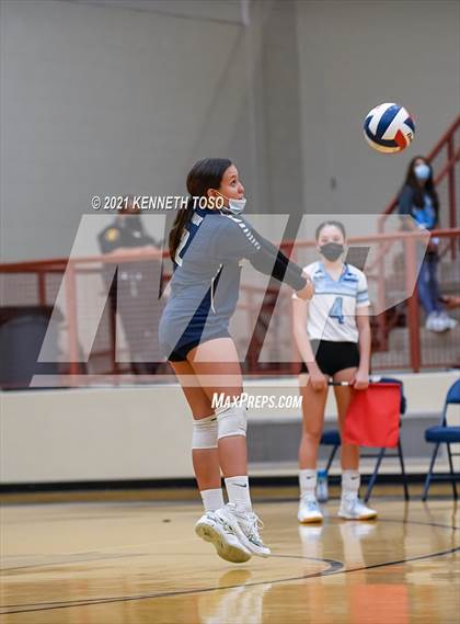 Thumbnail 3 in Harlan vs O'Connor photogallery.