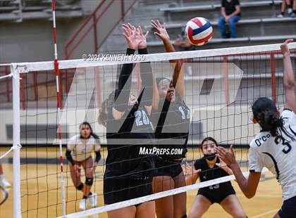 Thumbnail 2 in Harlan vs O'Connor photogallery.
