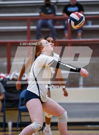 Thumbnail 3 in Harlan vs O'Connor photogallery.