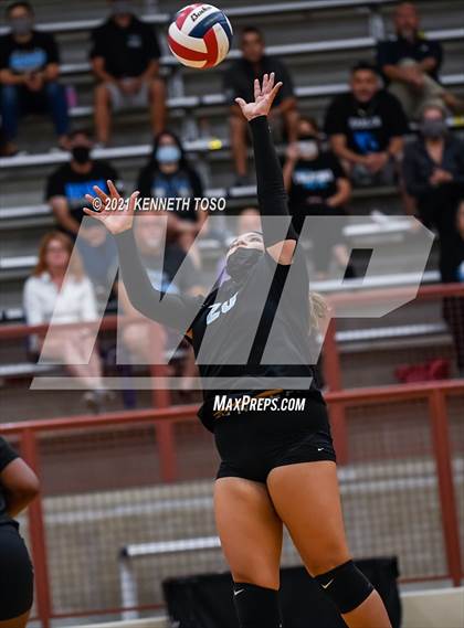Thumbnail 3 in Harlan vs O'Connor photogallery.