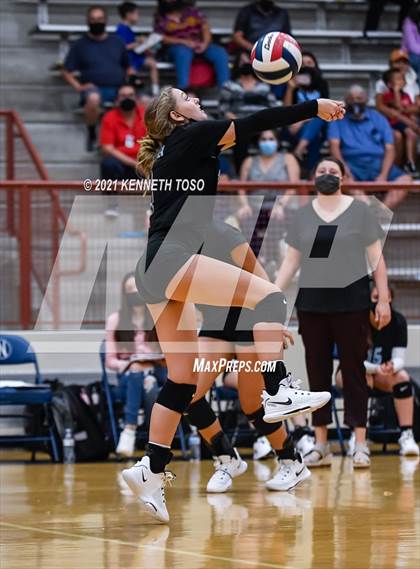 Thumbnail 3 in Harlan vs O'Connor photogallery.