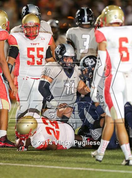 Thumbnail 2 in Sierra Canyon vs. Taft photogallery.