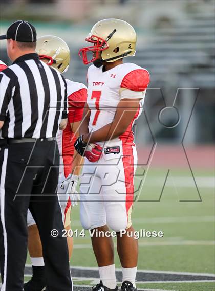Thumbnail 2 in Sierra Canyon vs. Taft photogallery.