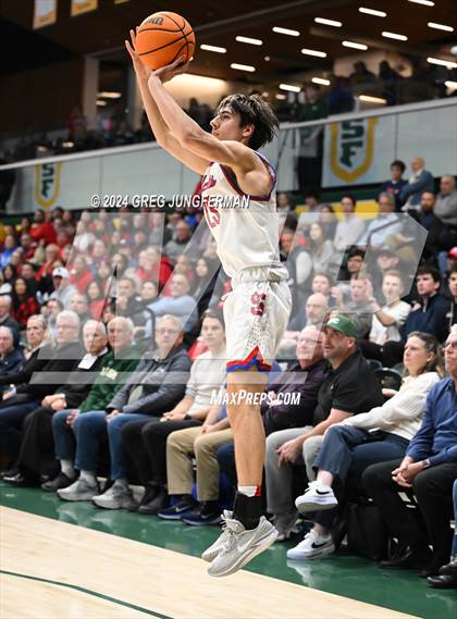 Thumbnail 2 in Sacred Heart Cathedral Preparatory vs. St. Ignatius College Preparatory photogallery.
