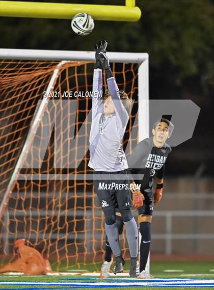 Thumbnail 3 in Reagan [Ronald] vs Clark photogallery.