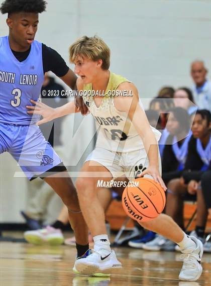 Thumbnail 3 in South Lenoir @ Croatan photogallery.