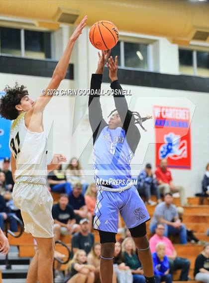 Thumbnail 1 in South Lenoir @ Croatan photogallery.
