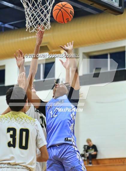 Thumbnail 1 in South Lenoir @ Croatan photogallery.