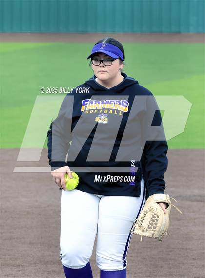 Thumbnail 1 in Farmersville vs Gilmer photogallery.