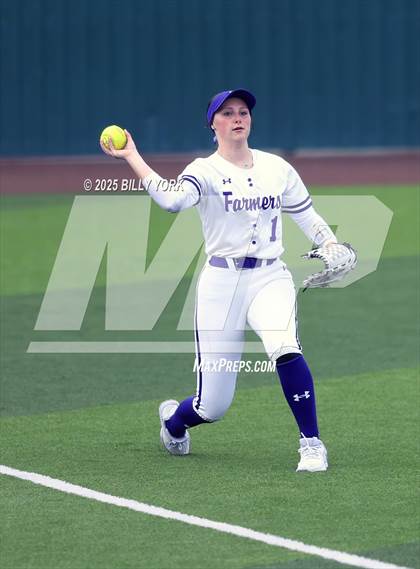 Thumbnail 2 in Farmersville vs Gilmer photogallery.