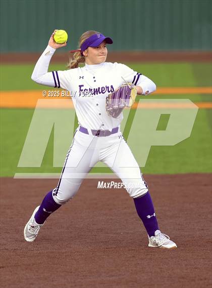 Thumbnail 2 in Farmersville vs Gilmer photogallery.
