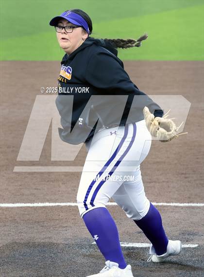 Thumbnail 2 in Farmersville vs Gilmer photogallery.