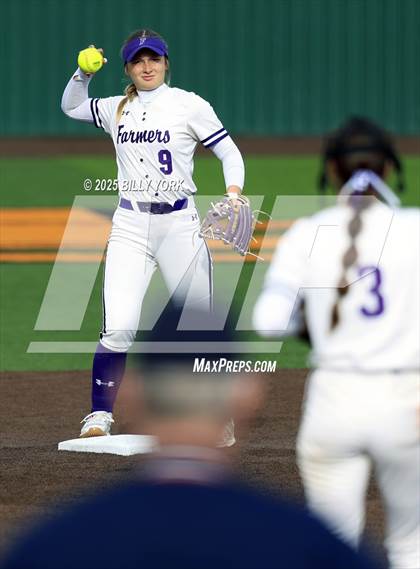 Thumbnail 1 in Farmersville vs Gilmer photogallery.