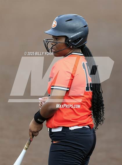 Thumbnail 1 in Farmersville vs Gilmer photogallery.