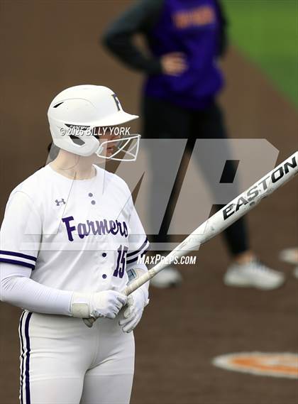 Thumbnail 2 in Farmersville vs Gilmer photogallery.