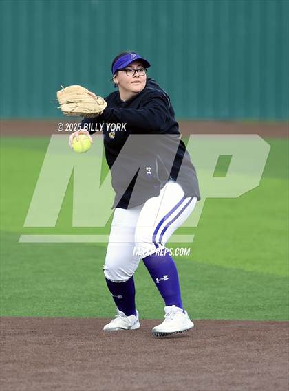 Thumbnail 3 in Farmersville vs Gilmer photogallery.