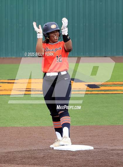 Thumbnail 1 in Farmersville vs Gilmer photogallery.