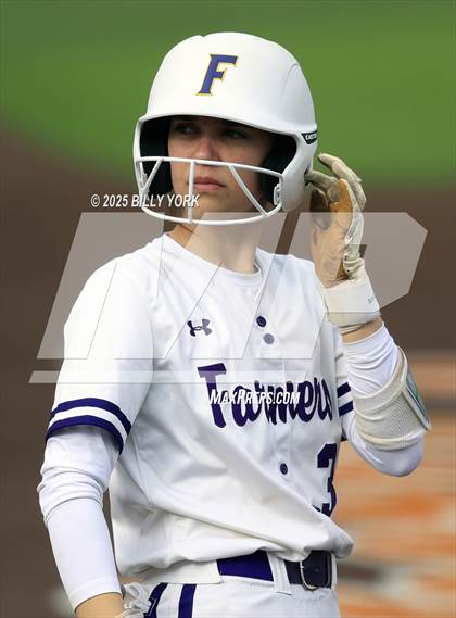 Thumbnail 3 in Farmersville vs Gilmer photogallery.