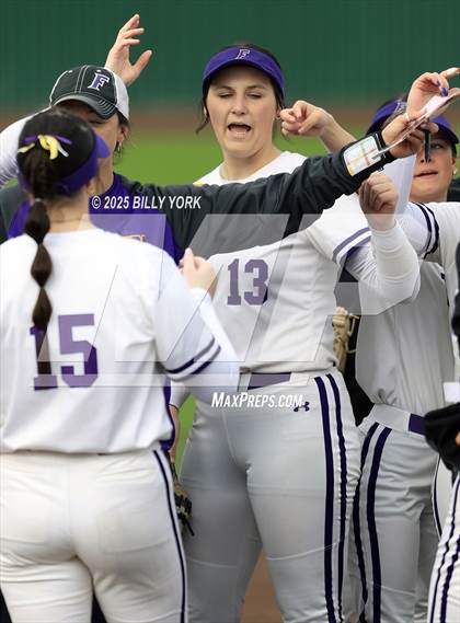 Thumbnail 2 in Farmersville vs Gilmer photogallery.