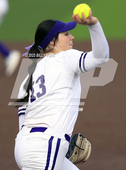 Thumbnail 1 in Farmersville vs Gilmer photogallery.